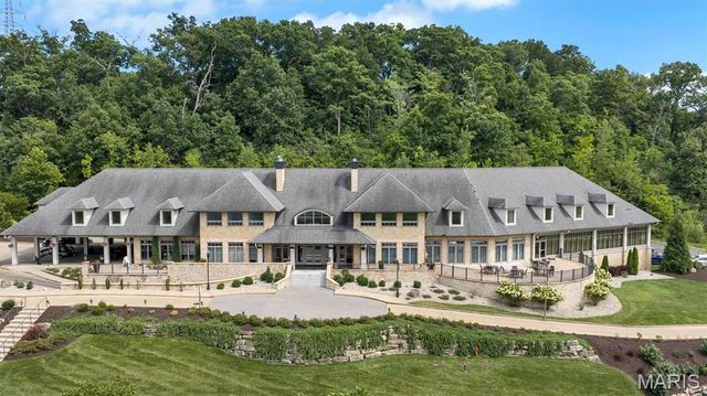9217 Caddyshack Circle, Sunset Hills, MO 63127