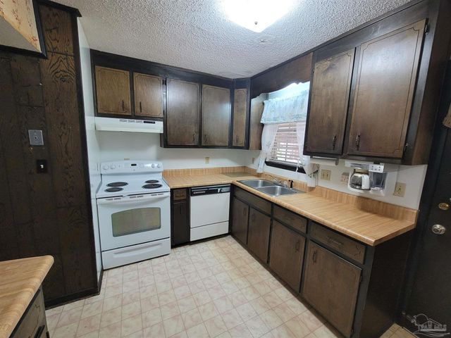 4525 Mesquite Dr, Milton, FL 32583
