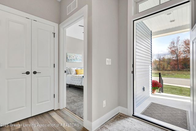 1137 Peninsula Drive, Grand Ledge, MI 48837