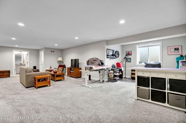 1137 Peninsula Drive, Grand Ledge, MI 48837