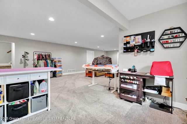 1137 Peninsula Drive, Grand Ledge, MI 48837