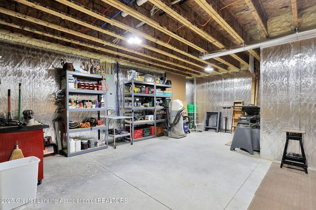 1137 Peninsula Drive, Grand Ledge, MI 48837