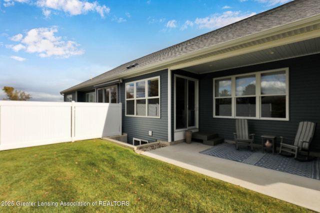 1137 Peninsula Drive, Grand Ledge, MI 48837