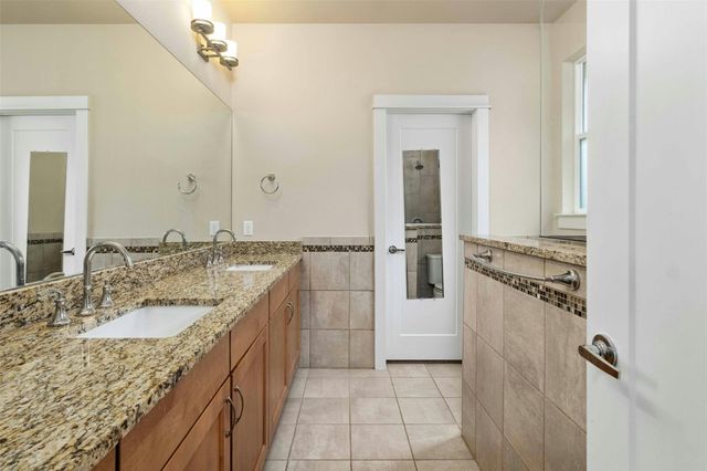 4008 Valley View RD B, Austin, TX 78704