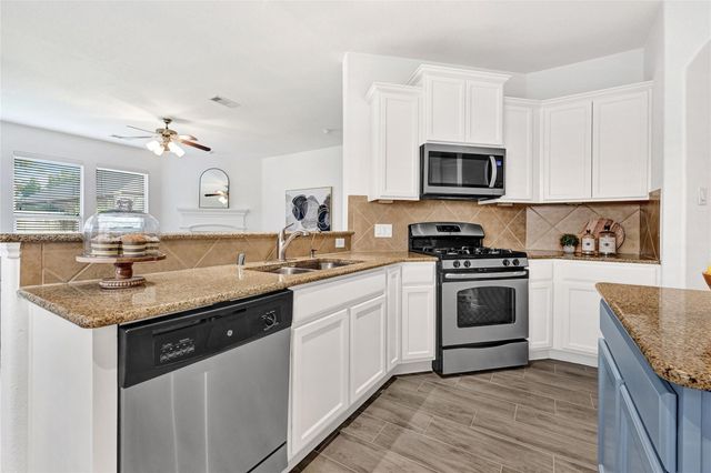 31 Hearthwick Road, Tomball, TX 77375