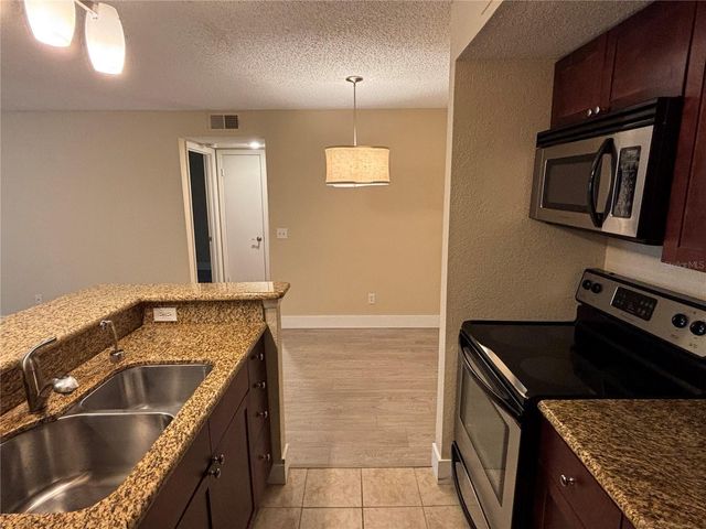 5124 CONROY ROAD 623, Orlando, FL 32811