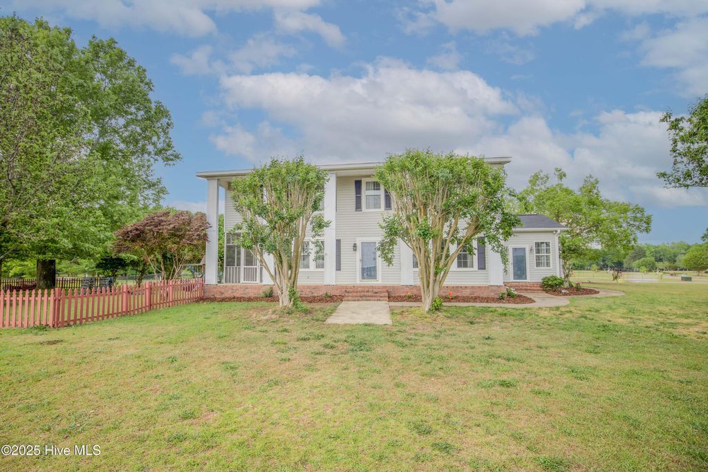 13341 Barnes Bridge Road, Laurinburg, NC 28352