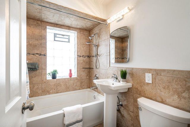 5161 N 64th STREET, Milwaukee, WI 53218