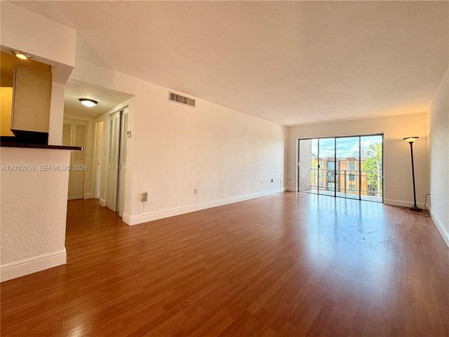 9429 SW 76th St W38, Miami, FL 33173