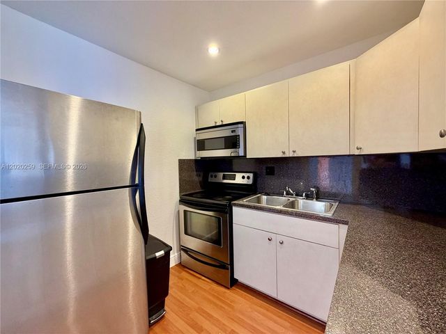 9429 SW 76th St W38, Miami, FL 33173