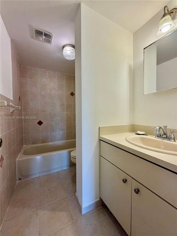 9429 SW 76th St W38, Miami, FL 33173