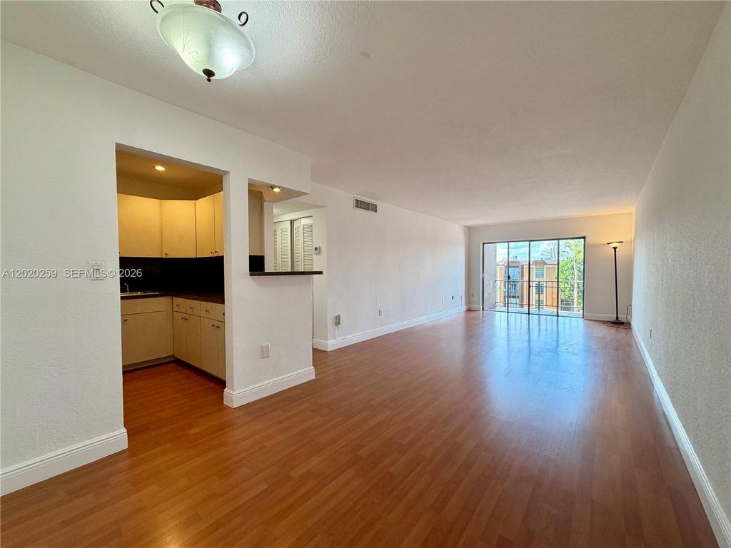 9429 SW 76th St W38, Miami, FL 33173