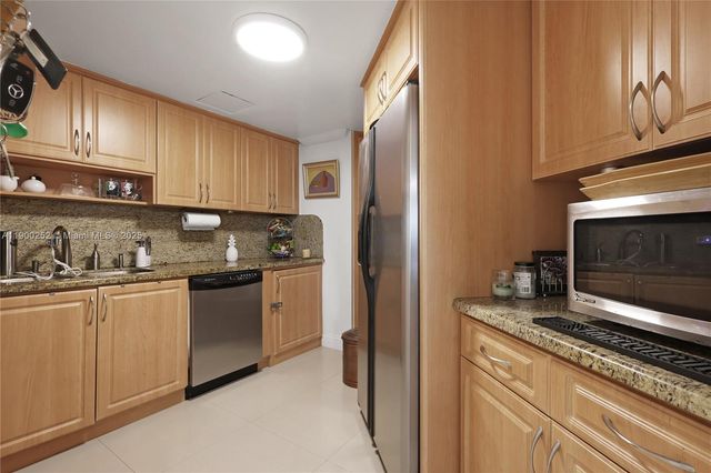 801 Brickell Bay Dr 1070, Miami, FL 33131