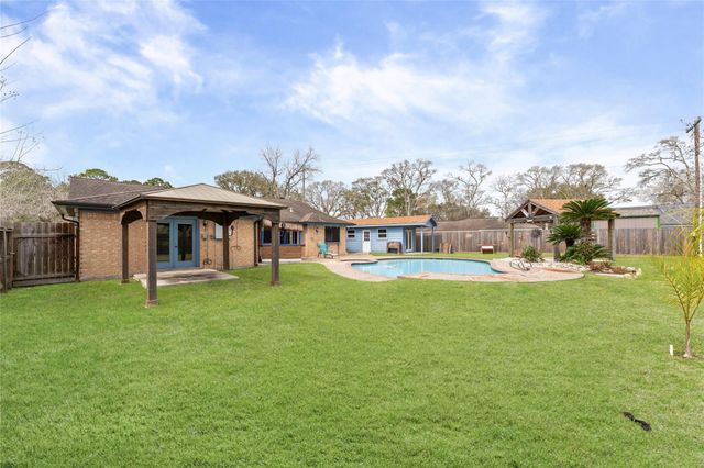 4307 Meadow Glenn Drive, Dickinson, TX 77539
