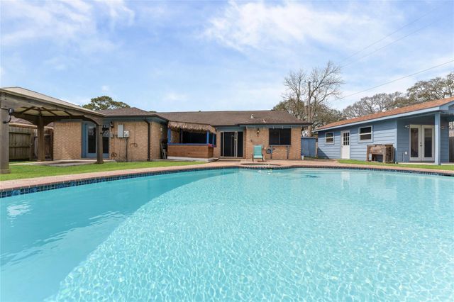 4307 Meadow Glenn Drive, Dickinson, TX 77539