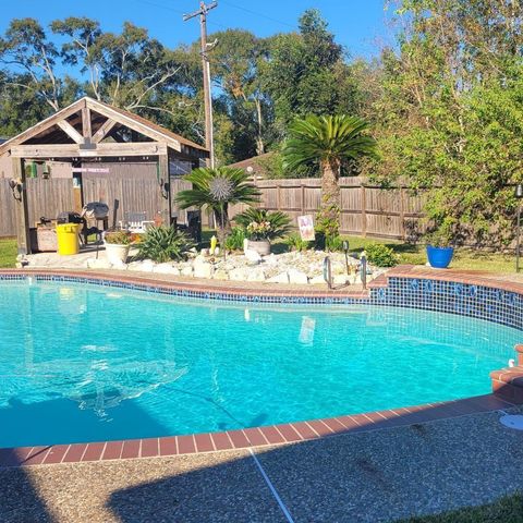 4307 Meadow Glenn Drive, Dickinson, TX 77539
