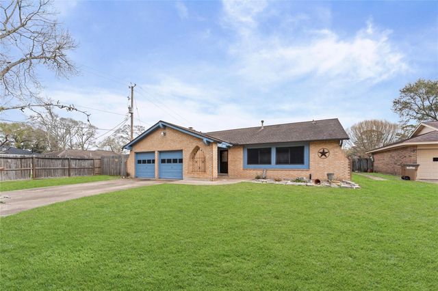 4307 Meadow Glenn Drive, Dickinson, TX 77539