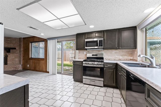 4307 Meadow Glenn Drive, Dickinson, TX 77539