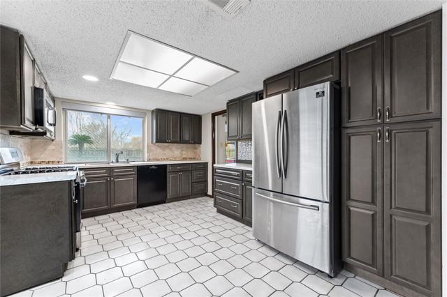 4307 Meadow Glenn Drive, Dickinson, TX 77539