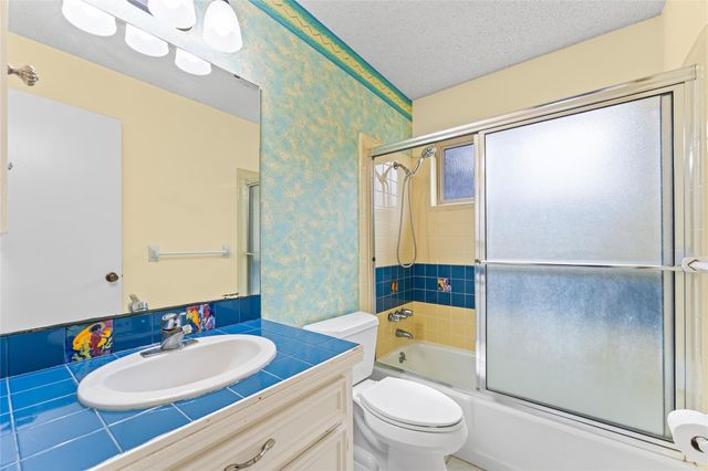4307 Meadow Glenn Drive, Dickinson, TX 77539