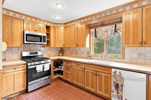 4 Doering Way, Cranford Twp., NJ 07016