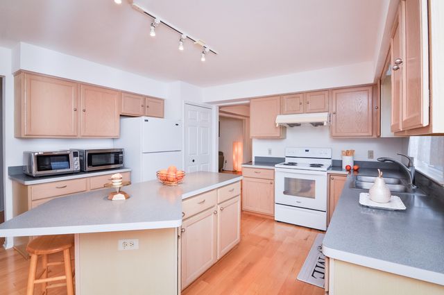 3162 Shamrock Court, Ann Arbor, MI 48105