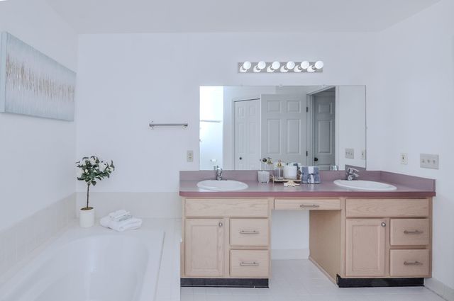 3162 Shamrock Court, Ann Arbor, MI 48105