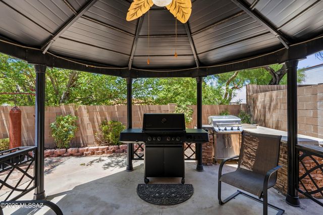 10197 E Sonoran Heights Place, Tucson, AZ 85748