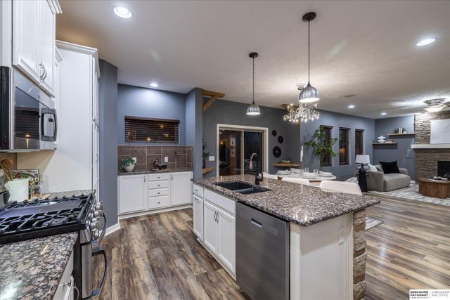 2103 S 195th Street, Omaha, NE 68130