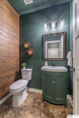 2103 S 195th Street, Omaha, NE 68130