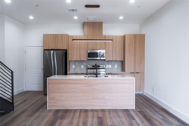 5614 Larkin D, Houston, TX 77007