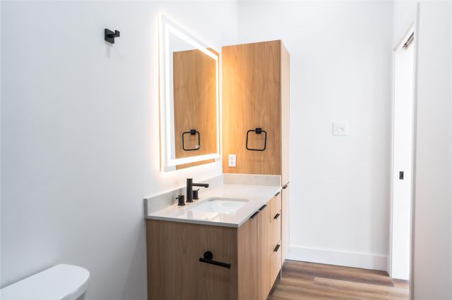 5614 Larkin D, Houston, TX 77007