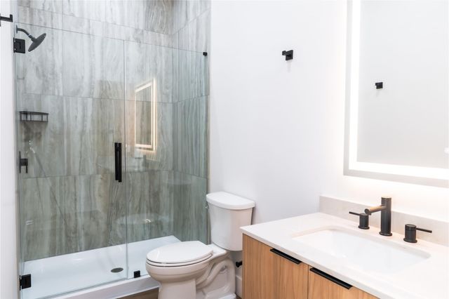 5614 Larkin D, Houston, TX 77007