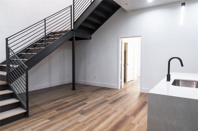 5614 Larkin D, Houston, TX 77007