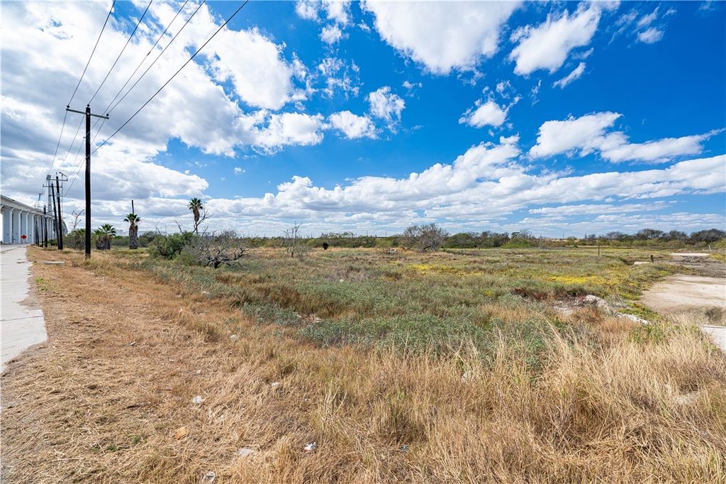 3411 W Causeway Blvd, Corpus Christi, TX 78402 — photo 4