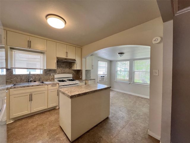 7607 Hemlock Street, Houston, TX 77012