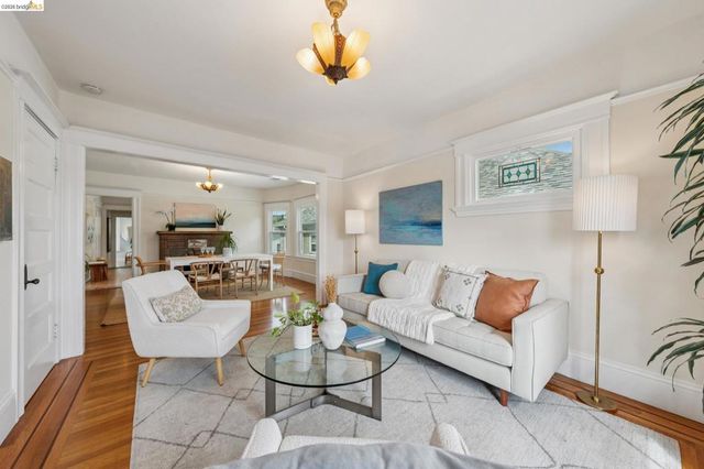 532 42nd St, Oakland, CA 94609
