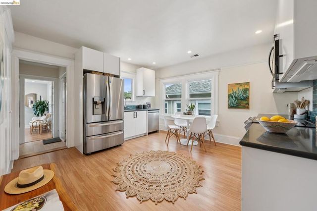 532 42nd St, Oakland, CA 94609