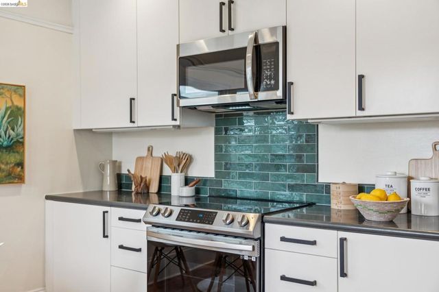 532 42nd St, Oakland, CA 94609