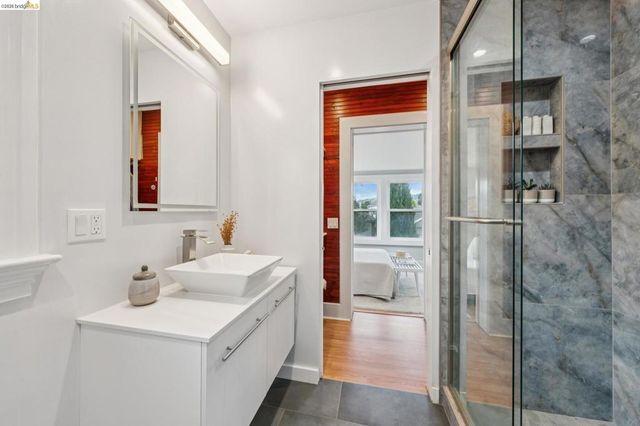 532 42nd St, Oakland, CA 94609