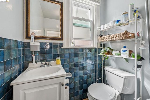 532 42nd St, Oakland, CA 94609