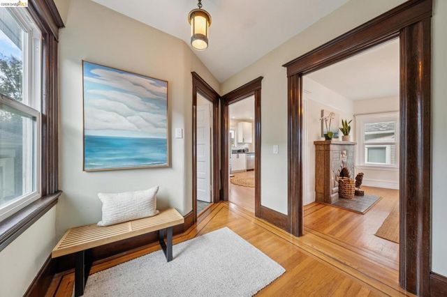 532 42nd St, Oakland, CA 94609