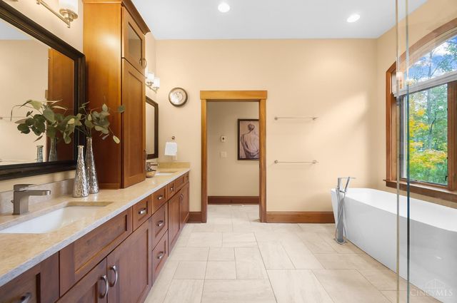 9675 Tall Trail, Indian Hill, OH 45242