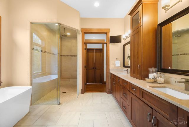 9675 Tall Trail, Indian Hill, OH 45242