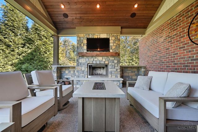 9675 Tall Trail, Indian Hill, OH 45242