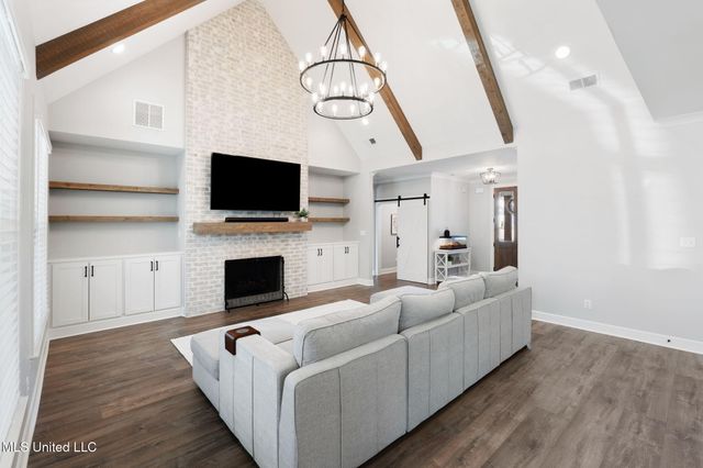 5133 Camp Crossing, Hernando, MS 38632