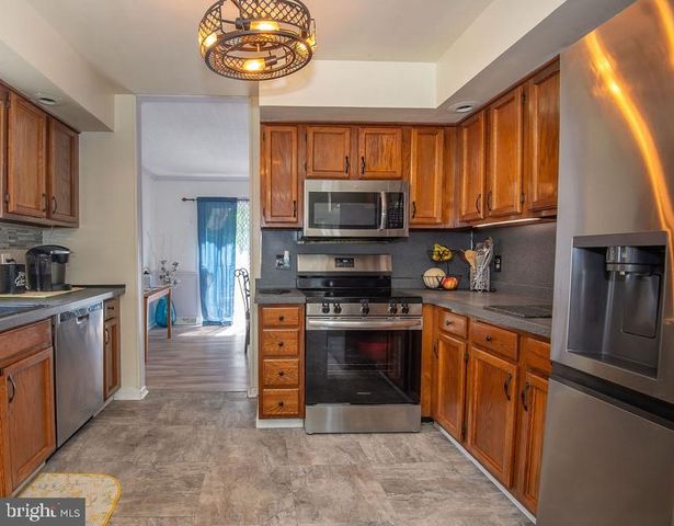 10 ELIZABETH CT, Newark, DE 19711