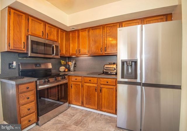 10 ELIZABETH CT, Newark, DE 19711
