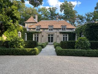 131 Moffett Road, Lake Bluff, IL 60044