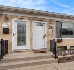 49936 Helfer Boulevard W 8, Wixom, MI 48393
